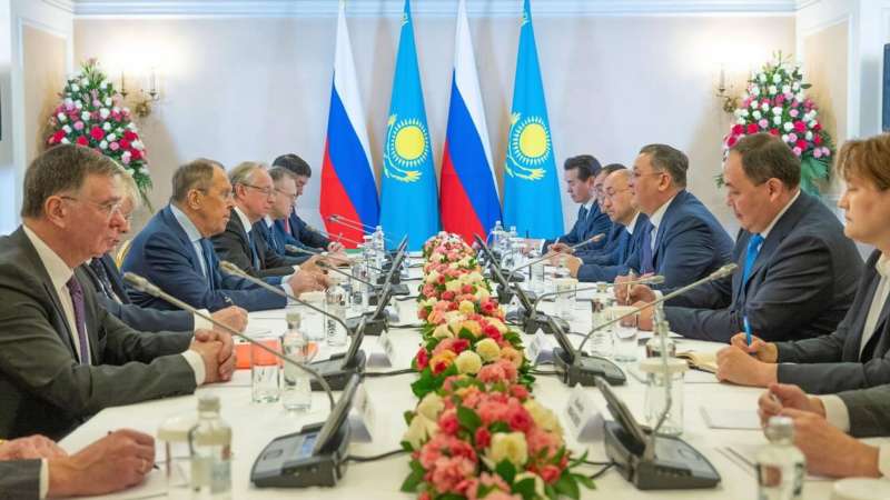 "Партнерство и союзничество": о чем говорили главы МИД России и Казахстана в Алматы