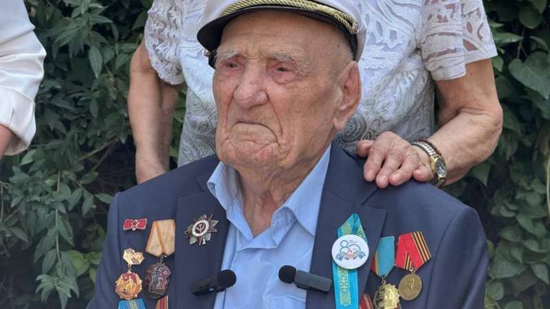 С 98-летием поздравили ветерана войны в Алматы