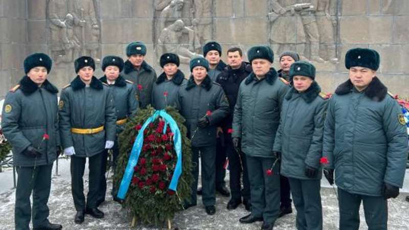 Память о блокадниках Ленинграда почтили казахстанцы в Санкт-Петербурге