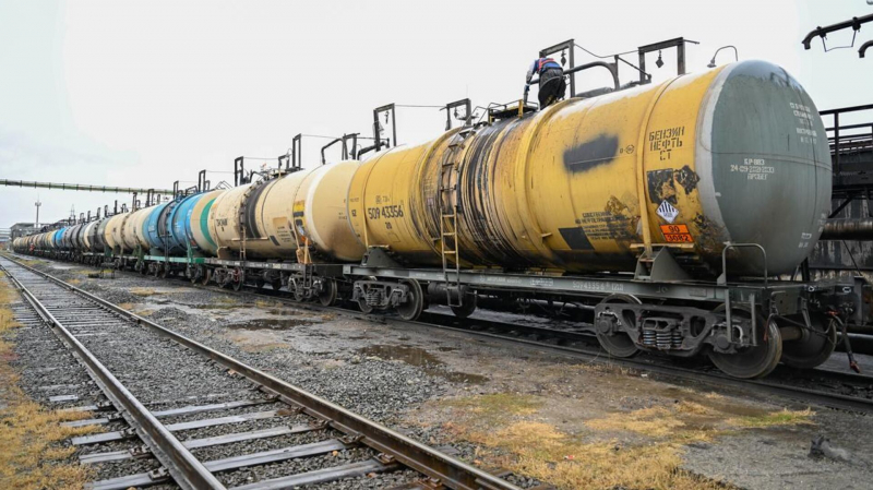 Казахстан вводит запрет на вывоз нефтепродуктов на шесть месяцев