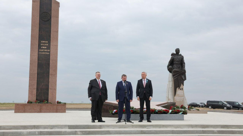 Памятник в честь казахстанцев, погибших в Сталинградской битве, открыли под Волгоградом