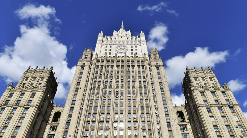 Россия готовит ответные меры на случай изъятия ее активов, заявила Захарова