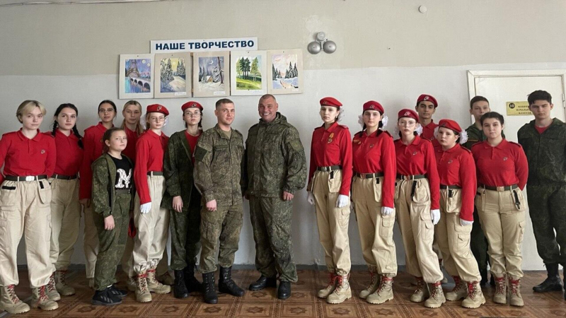 Участники СВО провели урок мужества для юнармейцев и школьников в Ростовской области