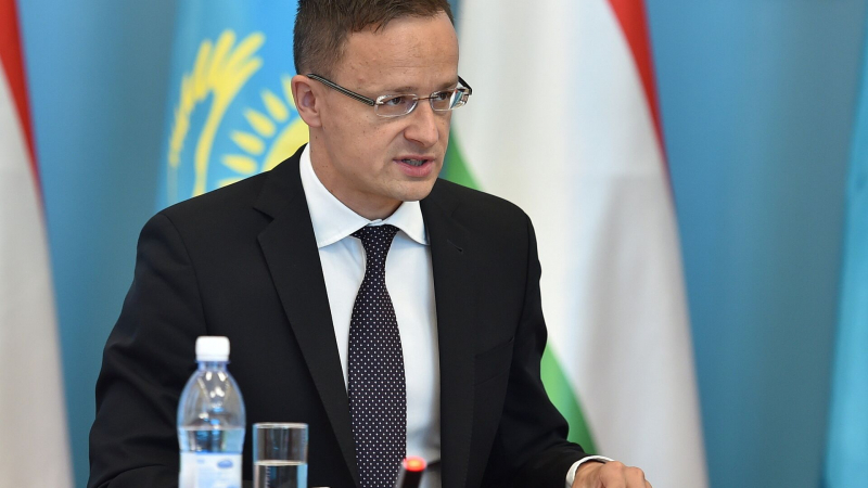Венгрия выступила против скрытой поддержки Украины