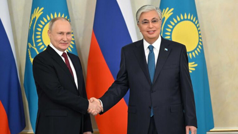 Владимир Путин пользуется неизменным уважением в Казахстане - Токаев