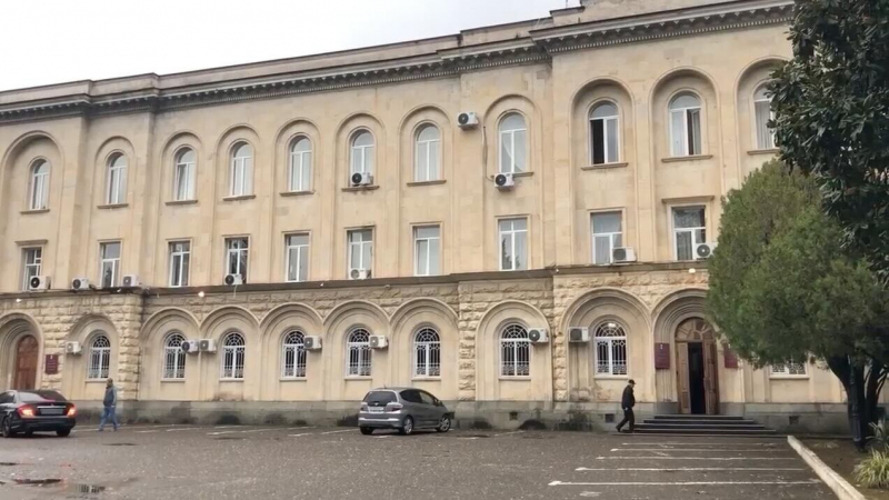 Власти Абхазии нашли средства для выплаты зарплат бюджетникам