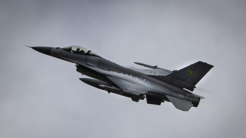 Зеленский утверждает, что Украина получила от Дании партию F-16