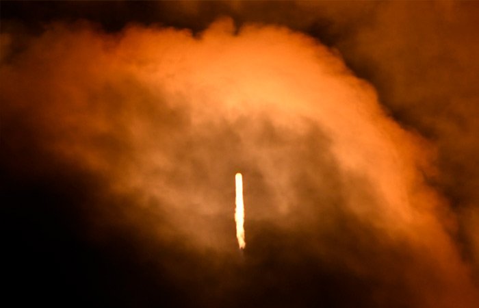 Корабль SpaceX с коммерческим экипажем совершил полет на рекордной высоте