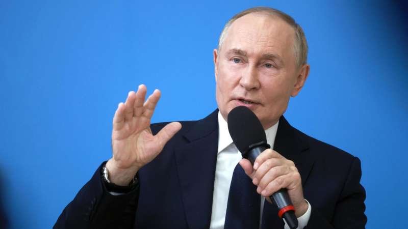 Путин провел совещание по вопросам развития инфраструктуры ДФО