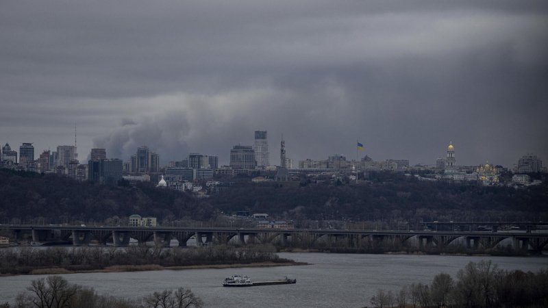 В Киеве и еще нескольких регионах Украины объявили воздушную тревогу